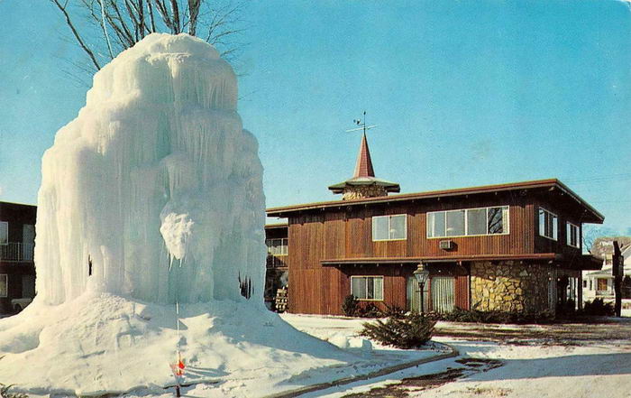 The Lodge (Weathervane Inn, Weathervane Lodge) - Old Postcard Photo